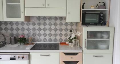 10 minutes from downtown and university hub 3-bedroom apartment