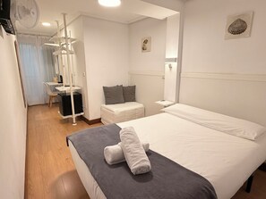 Double Room, Non Smoking, Private Bathroom | Wi-fi percuma 