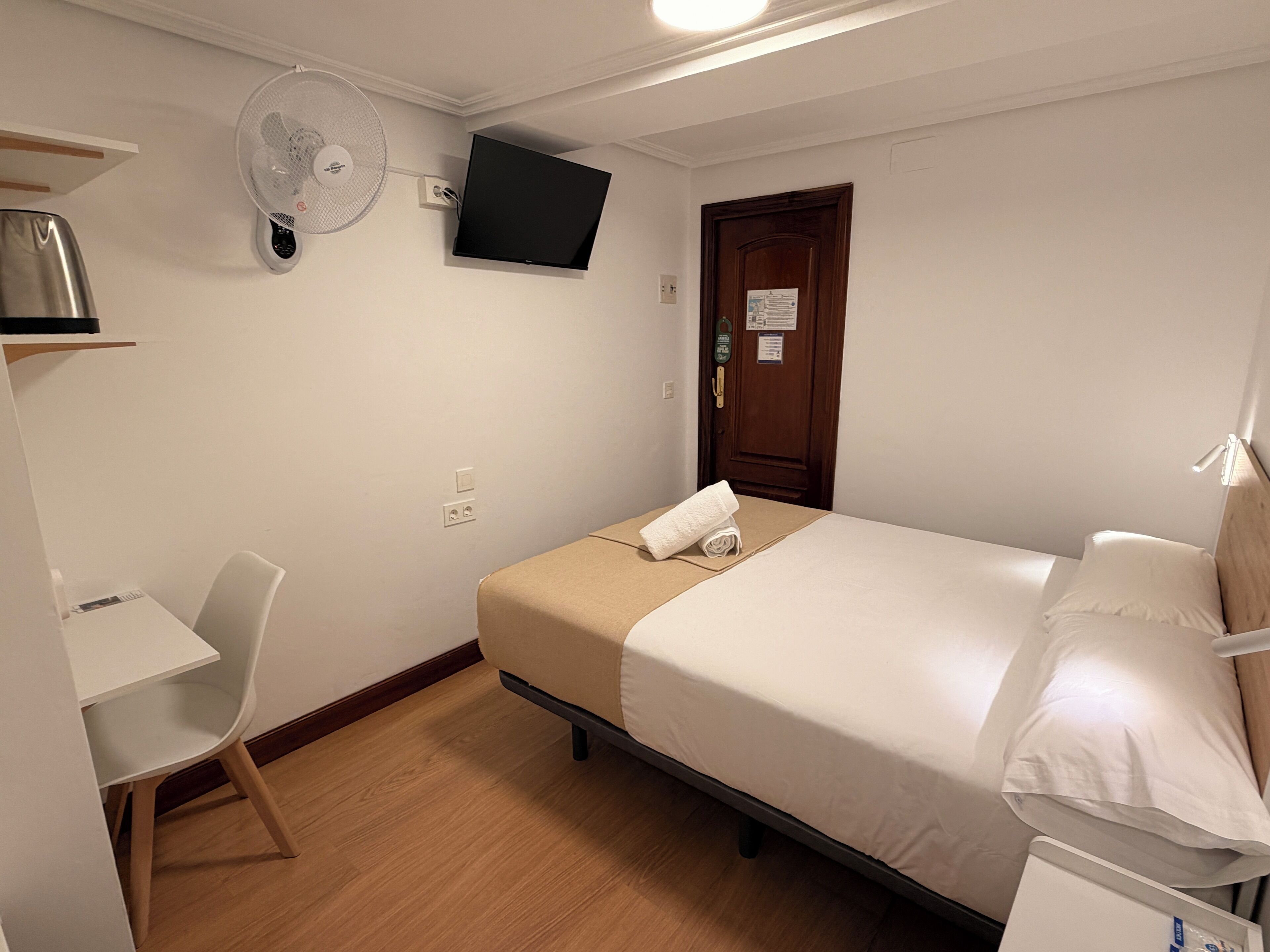 Double Room, Non Smoking, Private Bathroom | Wi-fi percuma 
