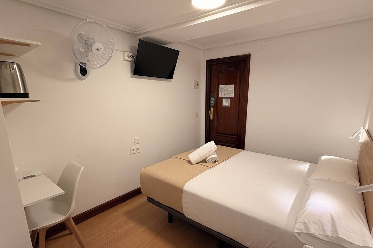 Double Room, Non Smoking, Private Bathroom | Wi-fi percuma