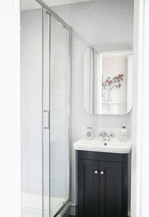 Dusche, Handtücher, Seife, Shampoo