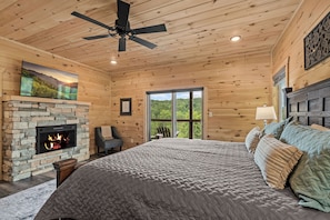 5 bedrooms, iron/ironing board, free WiFi, bed sheets - New Build! Beautiful Views, Indoor Heated Pool, Hot Tub, Theater, Game Room (Sevierville)