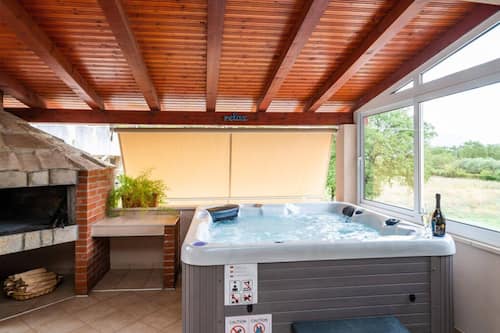 Apartamento (Three Bedroom Apartment with Jacuzzi) | Piscina