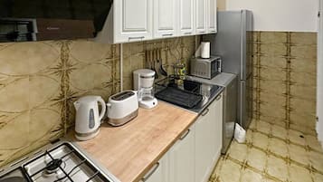 Apartment (Three Bedroom Apartment with Jacuzzi) | Bathroom | Bathtub, towels