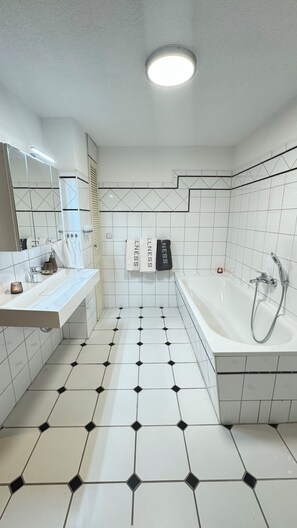 环保洗浴用品、吹风机、毛巾、肥皂