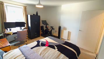 1 bedroom, iron/ironing board, internet, bed sheets