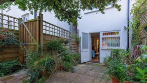 Exterior detail - Delightful 3BD Family Home w Garden, Finsbury Park (Greater London)