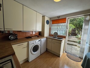 Frigorifero, forno, piano cottura, lavastoviglie