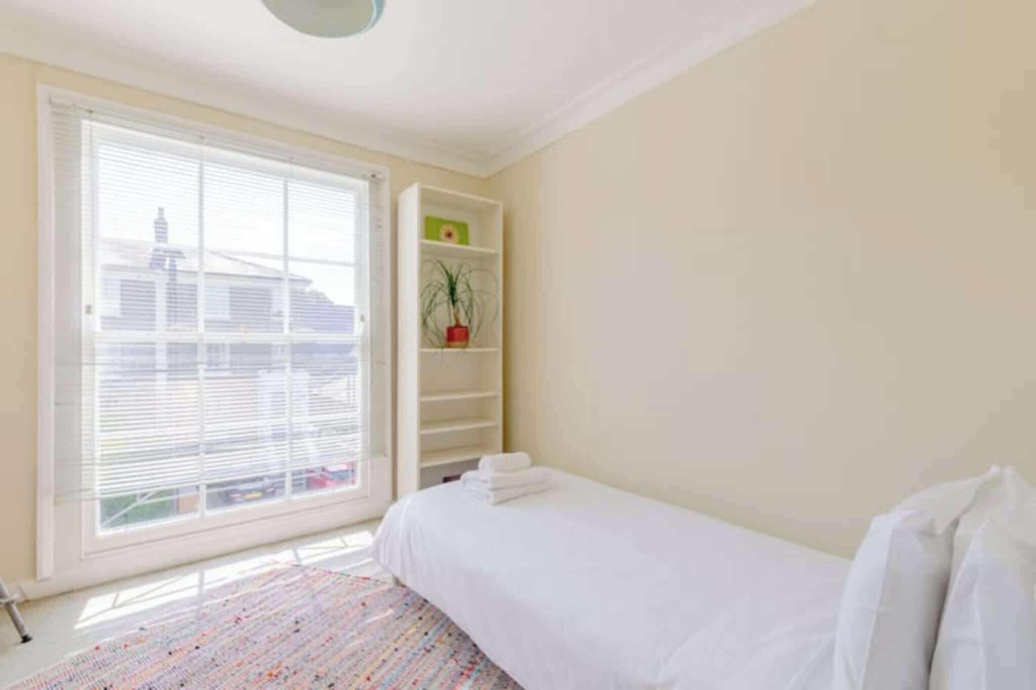 3 habitaciones, escritorio, tabla de planchar con plancha y wifi 