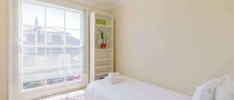 3 bedrooms, desk, iron/ironing board, WiFi