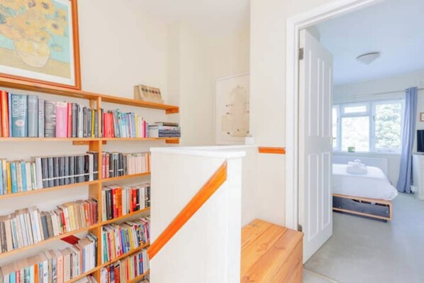 3 bedrooms, desk, iron/ironing board, WiFi