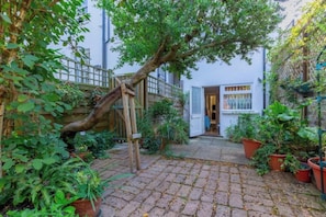 Exterior - Delightful 3BD Family Home w Garden, Finsbury Park (Greater London)