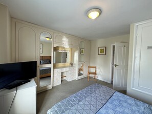 3 camere, una scrivania, ferro/asse da stiro, Wi-Fi