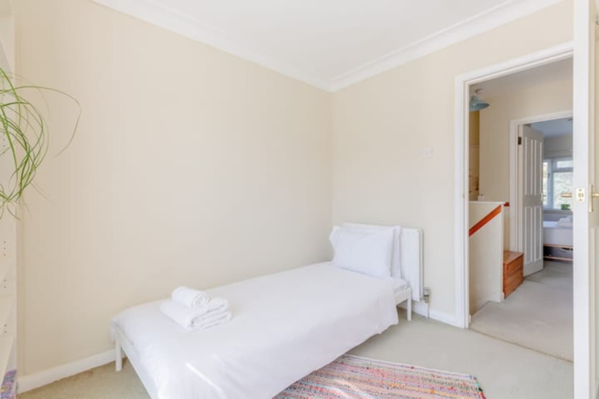 3 bedrooms, desk, iron/ironing board, WiFi