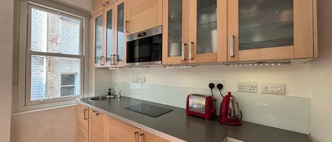 Fridge, microwave, stovetop, dishwasher