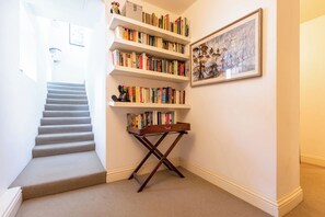Interior - One of a Kind 2BDR Flat in Shoreditch (London)