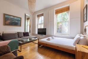 1 bedroom, iron/ironing board, internet, bed sheets - One of a Kind 2BDR Flat in Shoreditch (London)