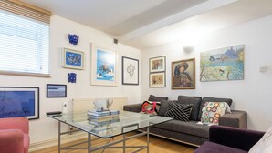 TV - One of a Kind 2BDR Flat in Shoreditch (London)