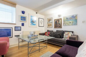 TV - One of a Kind 2BDR Flat in Shoreditch (London)