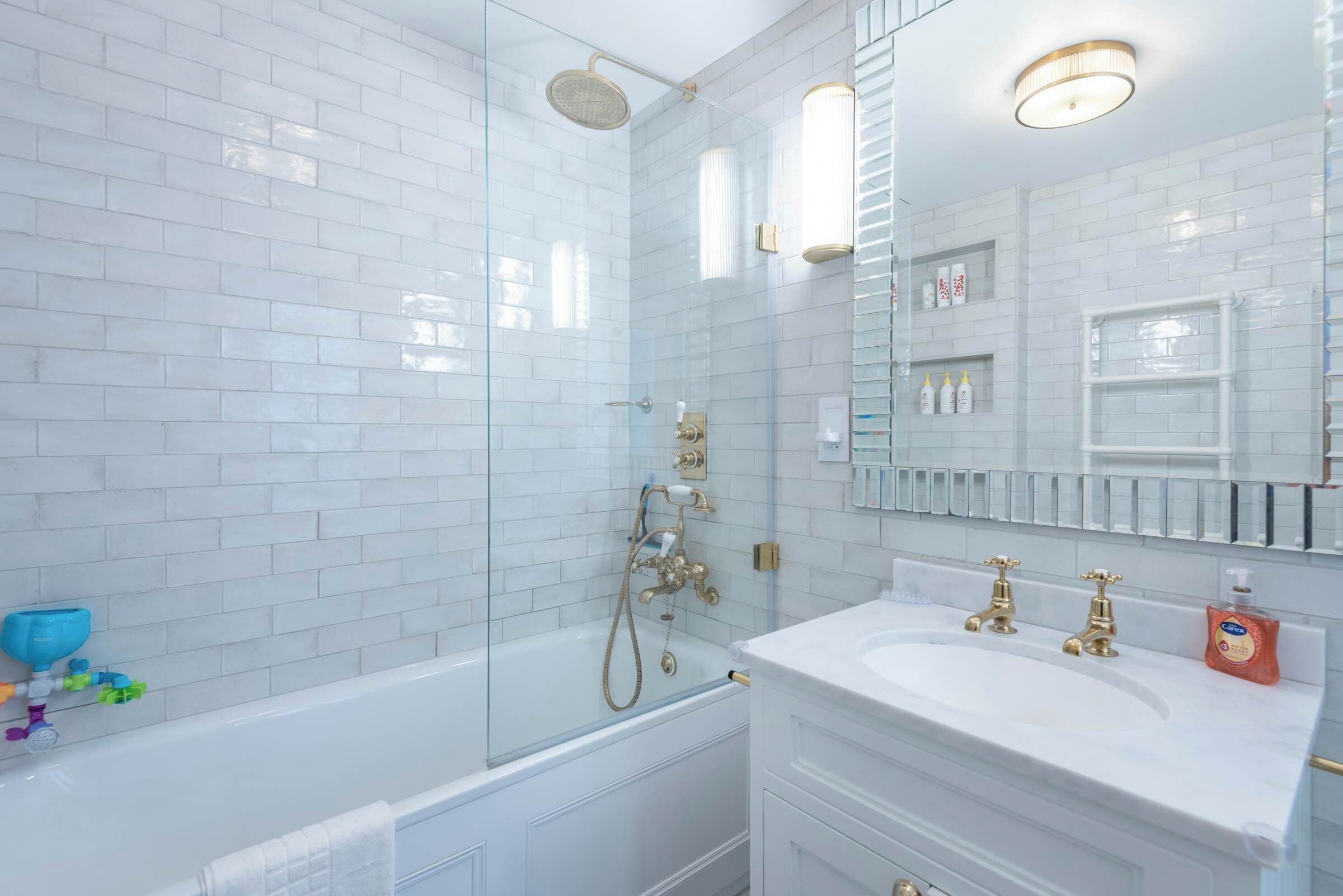 Douche, serviettes fournies