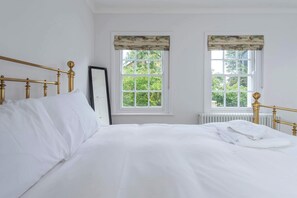 3 habitaciones, tabla de planchar con plancha, internet y ropa de cama 