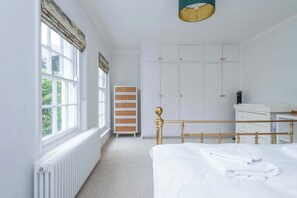 3 bedrooms, iron/ironing board, internet, bed sheets - Charming 3-Bedroom House in Richmond (Greater London)