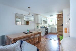 Private kitchen - Charming 3-Bedroom House in Richmond (Greater London)