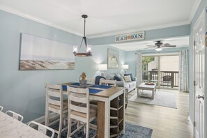Appartement, Meerdere bedden, balkon, uitzicht op tuin (Forest Beach Villa) | Dineren