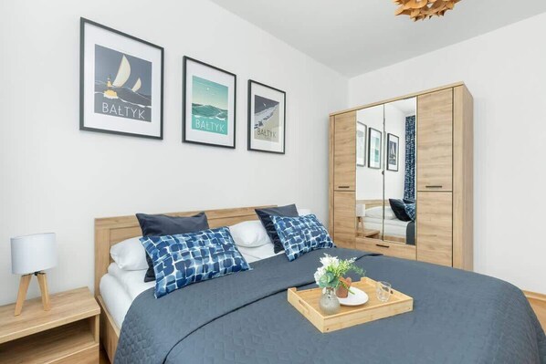 2 bedrooms, desk, iron/ironing board, travel crib