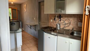 Fridge, microwave, oven, stovetop - PARISIAN FOREST  (Cesson)