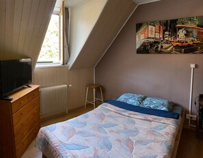 1 bedroom, iron/ironing board, WiFi, bed sheets
