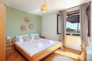 Comfort Apartment, Balcony | Living area