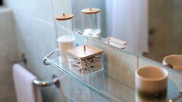 Comfort Apartment, Balcony | Bathroom