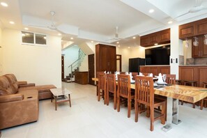 In-room dining - Pratamnak Residence (Pattaya)