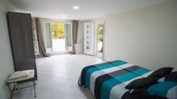 4 chambres, fer et planche Ă repasser, Wi-Fi, draps fournis