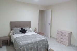 4 slaapkamers, een strijkplank/strijkijzer, wifi, beddengoed
