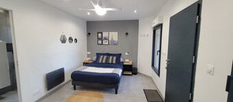 มาส เลส์ จาสส์