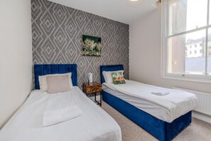 3 bedrooms, iron/ironing board, free WiFi, bed sheets - Central Hove 3 Bedroom Flat BN310FIR04 (Brighton and Hove)