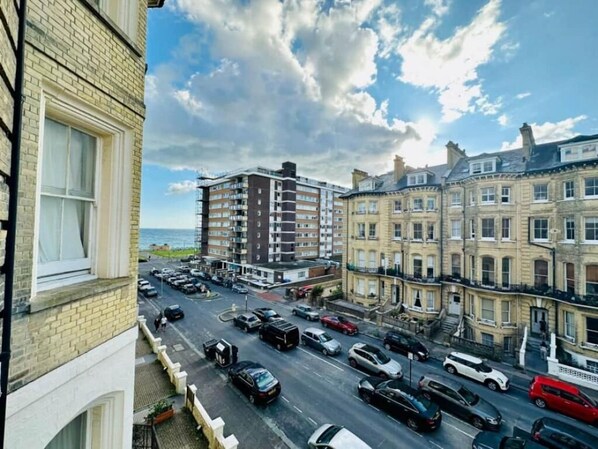 Exterior - Central Hove 3 Bedroom Flat BN310FIR04 (Brighton and Hove)