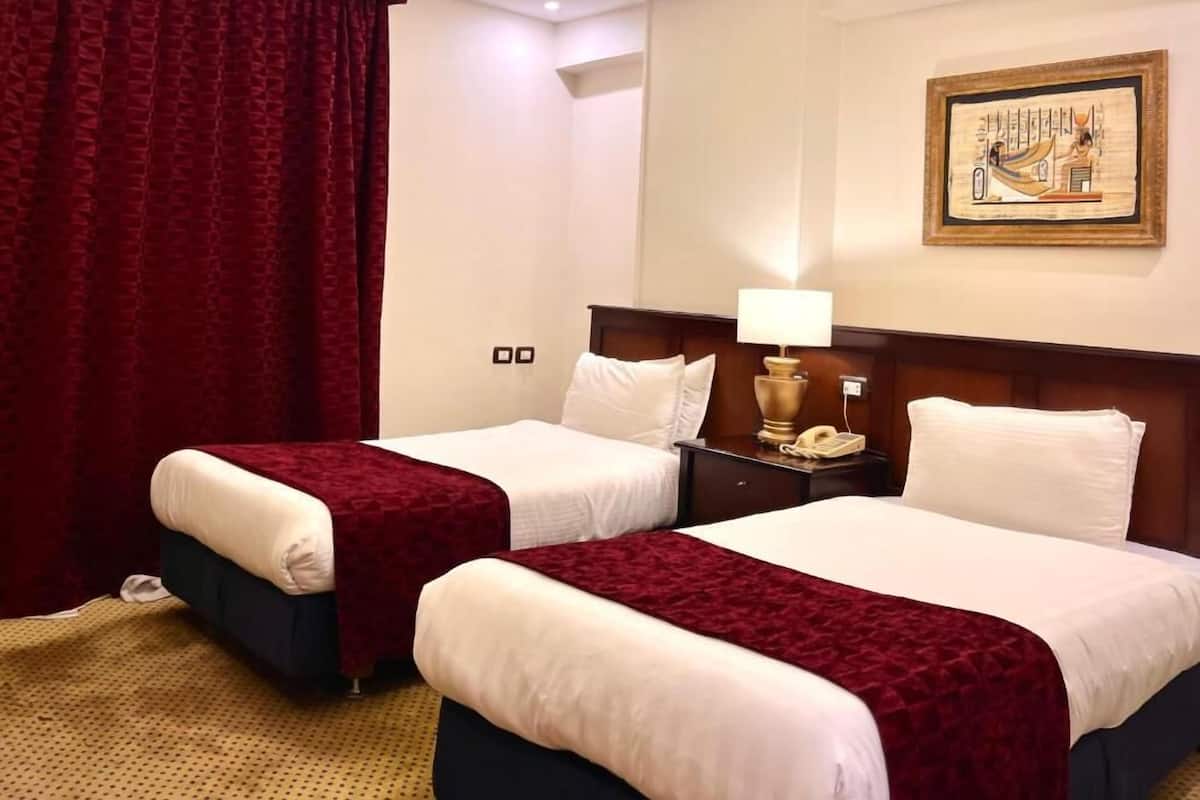 Premium Room With Big Egyptian Museum View | エジプト綿のシーツ、高級寝具、ピロートップベッド、ミニバー (無料)