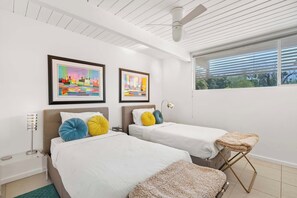 3 bedrooms, desk, iron/ironing board, WiFi