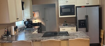 Charming 3-bedroom house with AC, WiFi in lovely Tuscaloosa-1 mile from campus