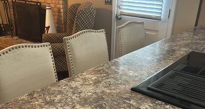 Charming 3-bedroom house with AC, WiFi in lovely Tuscaloosa-1 mile from campus