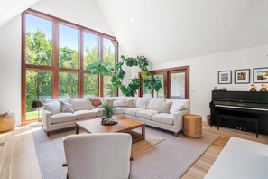 Smart TV, fireplace, ping pong, offices - Above Nashville Sanctuary I Pool I Fire Pit I Studio (Franklin)