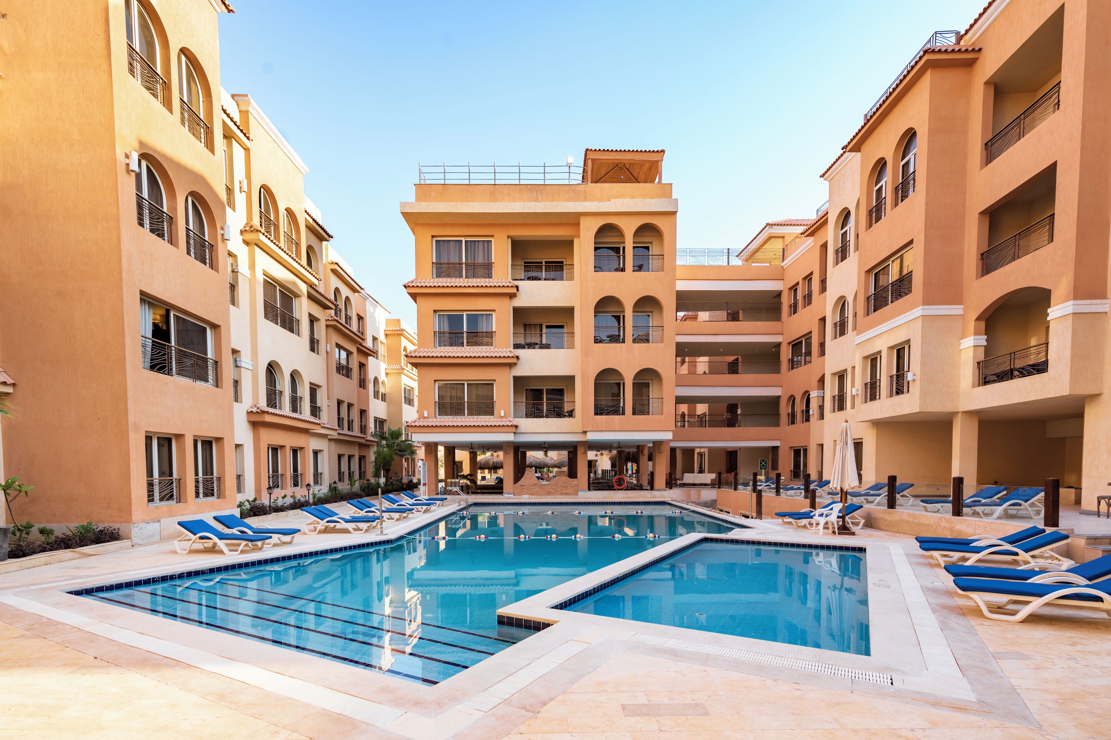 حمام سباحة