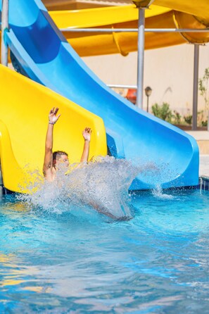 4 piscines extérieures