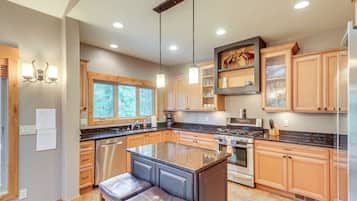 House (3 Bedrooms) | Interior