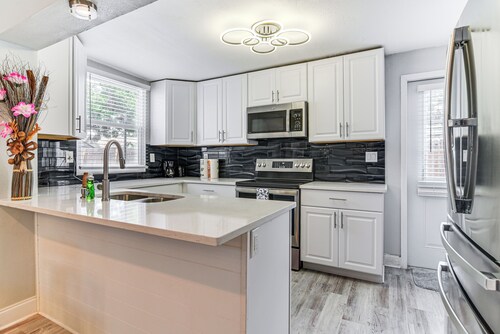 7 Mi to Beach: Updated Home w/ Pool in Seminole