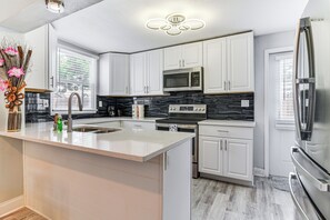 House (4 Bedrooms) | Interior - 7 Mi to Beach: Updated Home w/ Pool in Seminole (Seminole)