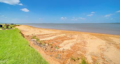 Eufaula Vacation Rental: Walk to Lakeside Beaches!